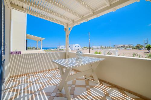 شرفة/ تراس, مونوليثيا (Monolithia) in مونوليثوس