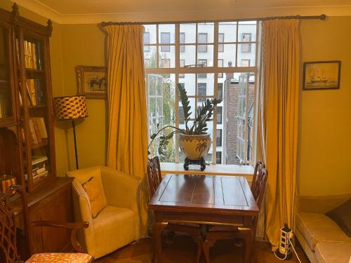 B&B London - Chelsea Manor Studio - Bed and Breakfast London