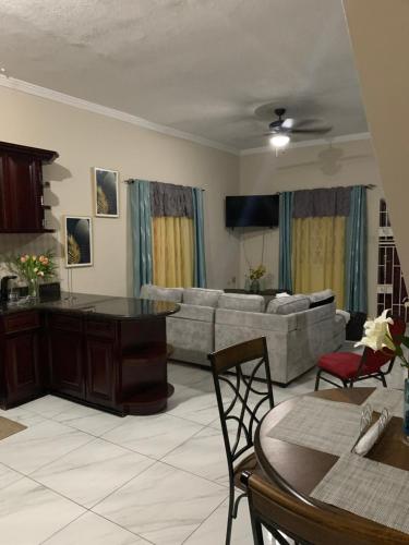 TOWNHOUSE GET-a-WAY in Mandeville
