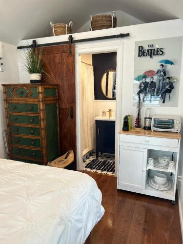 Adorable 1 bedroom cottage in Forest Hills, USA