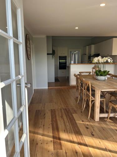 Linden Cottage Farm Stay in Cunningar