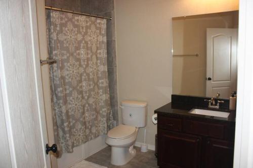 4 Bedroom - Luxury Home and Bedding -Sleeps 9 in Humble, USA