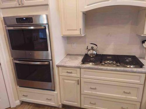 4 Bedroom - Luxury Home and Bedding -Sleeps 9 in Humble, USA