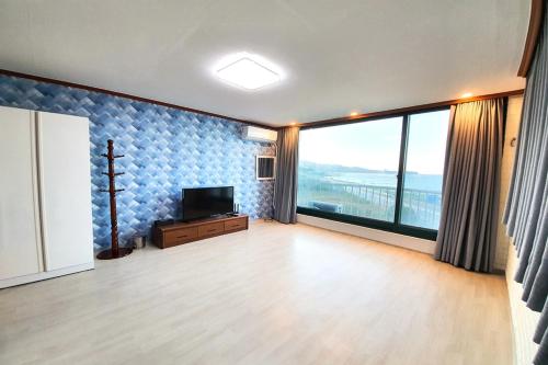 Mangsang Beach Pension in Okgye-myeon