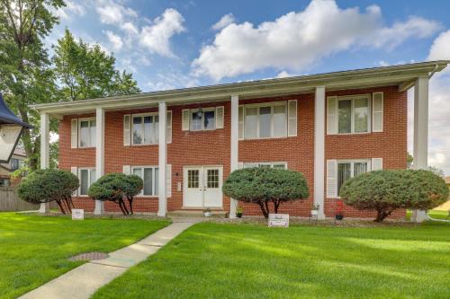 Renovated Munster Condo - 15 Mi to Lake Michigan! in Munster, USA