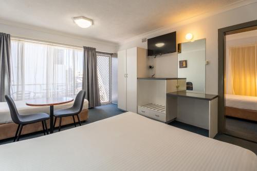 โมเต็ลพอร์ทอโลฮา  (Port Aloha Motel) in พอร์ทแม็กคัวเรีย