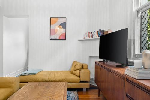 Pocket of Petersham - A Stylish Inner-West Retreat - image 4
