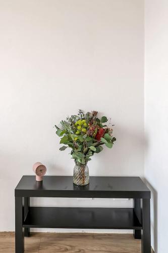 'Georgina' Mid-Century Modern Poolside Stay - image 2