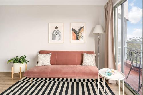 'Georgina' Mid-Century Modern Poolside Stay - image 14
