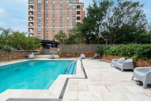 'Georgina' Mid-Century Modern Poolside Stay - image 6