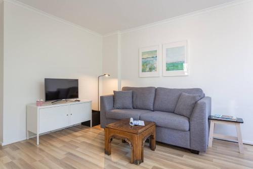 Central and Secluded - Potts Point Paradise with Pool - image 13