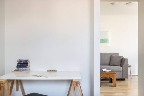 Central and Secluded - Potts Point Paradise with Pool - image 4
