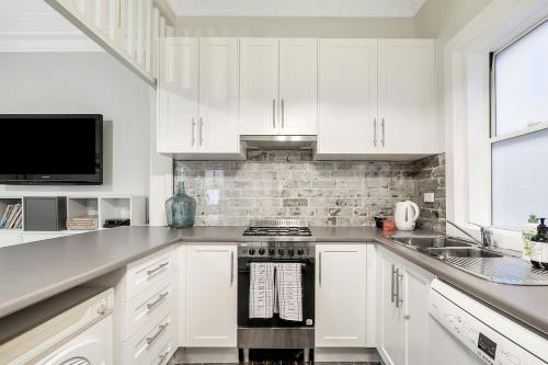 Coogee Classic - Coastal Gem Close to Beach - image 6