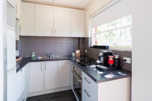 Leafy Paddington Studio with Harbour Views - main image