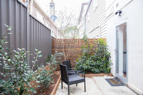 Esperanza Gardens - A Stylish Victorian Studio - image 8