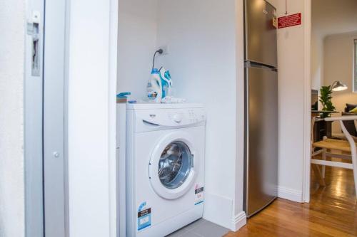 Esperanza Gardens - A Stylish Victorian Studio - image 10