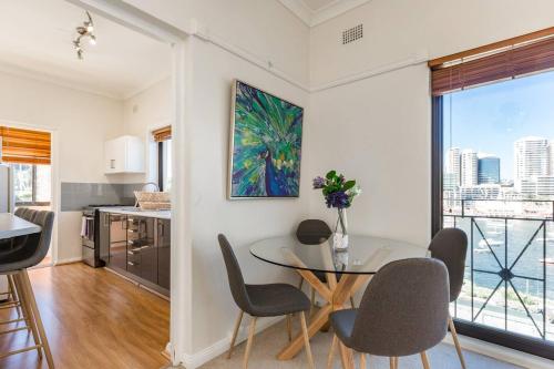 Harbourfront Art Deco Hall - Sought-after in Sydney - image 7