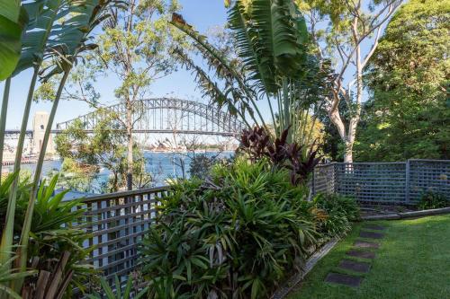 Harbourfront Art Deco Hall - Sought-after in Sydney - image 5