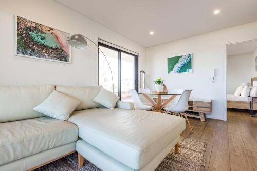 Bondi Beachfront Lifestyle - Ocean Views and Parking - main image
