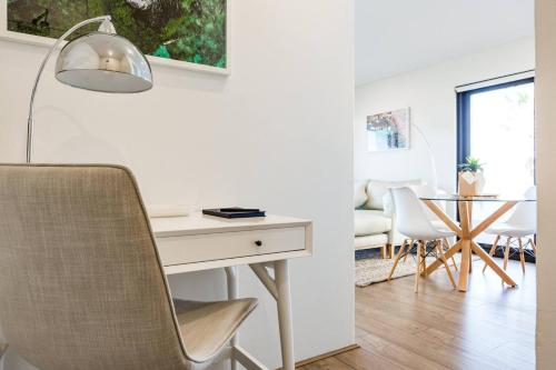 Bondi Beachfront Lifestyle - Ocean Views and Parking - image 6