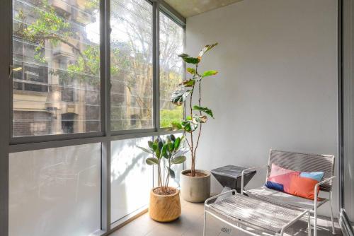 Lush Modern Sanctuary in the Heart of Surry Hills - image 2