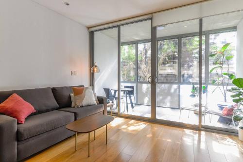 Lush Modern Sanctuary in the Heart of Surry Hills - image 13