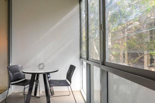 Lush Modern Sanctuary in the Heart of Surry Hills - image 12