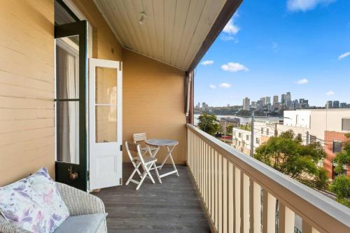 'Two of a Kind' Heritage Stay with Harbour Views - image 12
