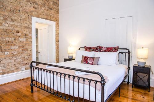 A Designer Apartment with Classic Heritage Details - image 6