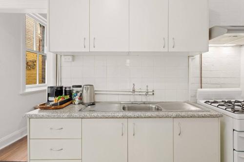 Harbourfront meets Heritage Chic near Barangaroo - image 2
