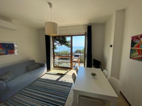 Apartment with terrace and garden with a sea view - Sistiana