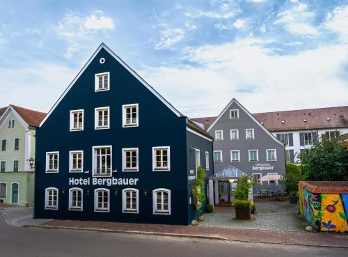 Hotel Bergbauer - Hôtel - Neubourg-sur-le-Danube