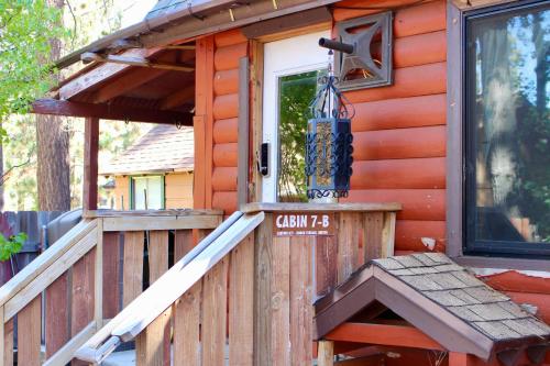 Boulder Bay Cottages in Big Bear Lake, USA