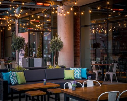 DoubleTree by Hilton Leeds - image 11
