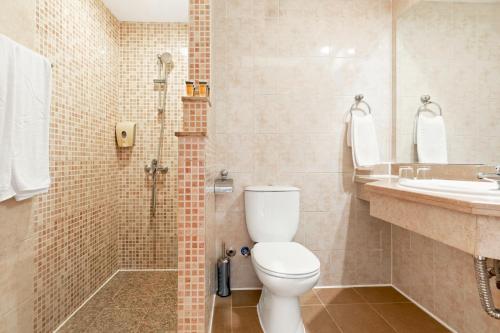 Standard Double Room image 4