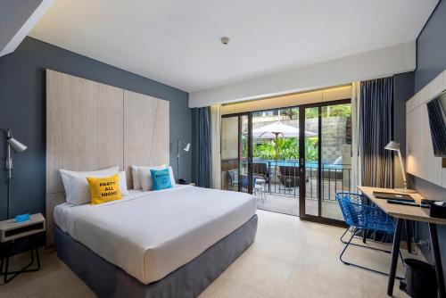 Premier Pool Access Room with Balcony and Free In-house Activities image 8