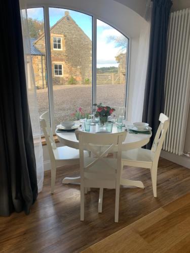 The Carthouse (Luxury 2 bed with private hot tub) in นิวโบ่