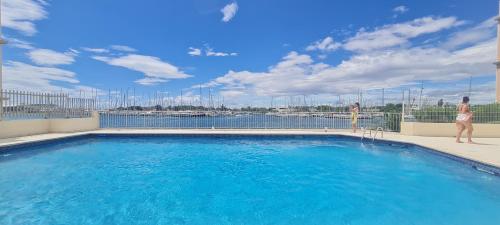 Swimming pool, Appartement Vue Exceptionnelle sur la Mer, Piscine, Parking prive - Sur l'ile des Pecheurs near Bodega Buena Vista