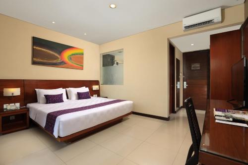 Deluxe Double or Twin Room image 2