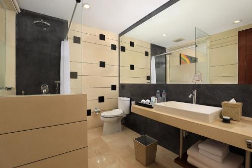 Deluxe Double or Twin Room image 4