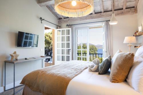 Deluxe Double Room with Sea View and Balcony