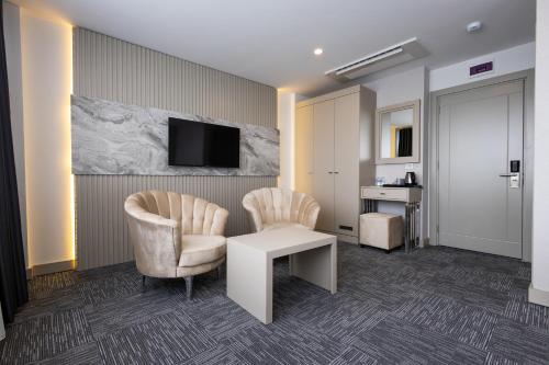 Suite with Sea View image 4