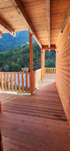 Bližnja okolica, Livadhi Guesthouse in Nderlysaj