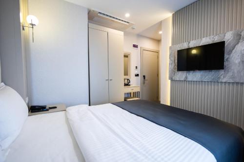 Double Room image 5