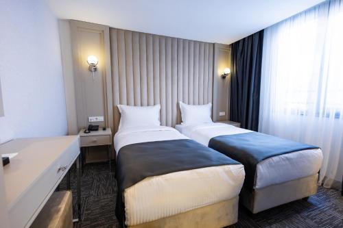 Twin Room image 4
