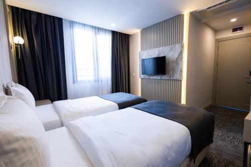 Twin Room image 7