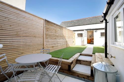 Beautifully refurbished cottage in lower Wivenhoe.