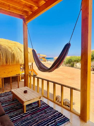 Erkély/terasz, Magic land taba camp in Qesm Nwebaa