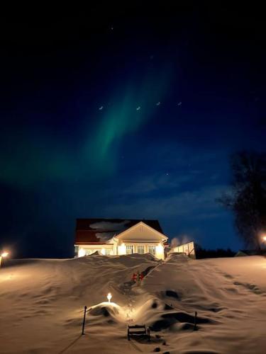 Northern Lights exclusive house by the river