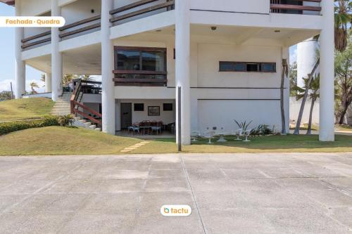 Casa frente mar no Porto das Dunas por Tactu